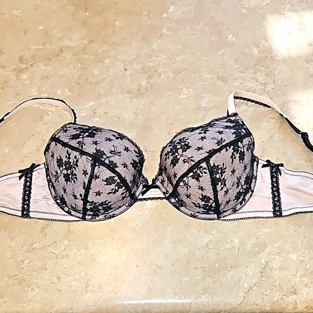 B.tempt'd by Wacoal French Desire push-up bra with removable pads
